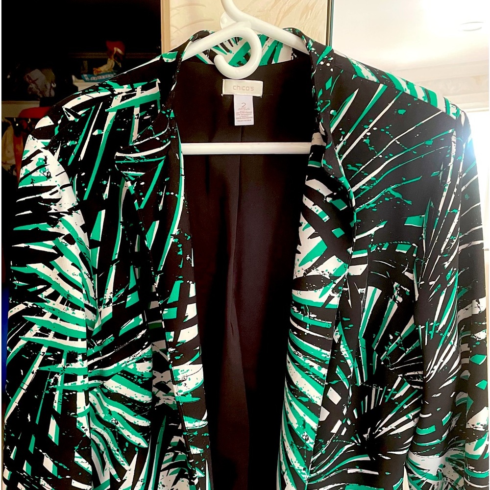 CHICOS Tropical Print Jacket. Chico’s Sz 2 translates to a 12-14 ladies.